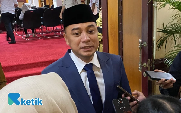 Thumbnail Berita - Tak Naikkan PBB, Wali Kota Surabaya Pilih Utang di Bank Jatim dan Andalkan Kejujuran Pajak Usaha