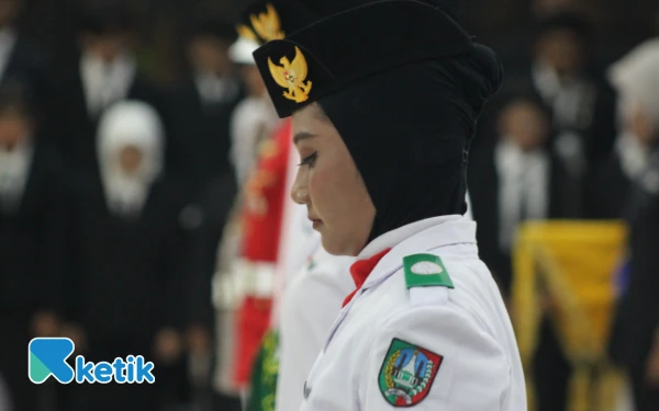 Thumbnail "Ini adalah bentuk darma bakti kalian kepada bangsa dan negara, sebagai generasi penerus yang akan menjaga kemerdekaan dan memajukan Indonesia," ucap Warsubi. (Foto: Rifat/Ketik)