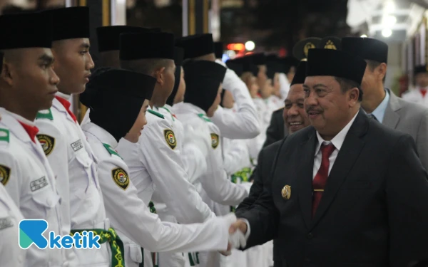 Thumbnail Karena itu, dia meminta agar anggota Paskibraka Jombang 2025 untuk menjalankan tugas pada 17 Agustus mendatang dengan penuh tanggung jawab dan jiwa patriotisme. (Foto: Rifat/Ketik)