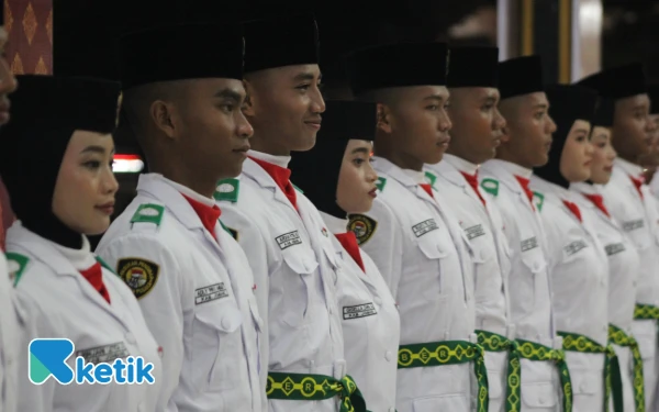 Thumbnail Bupati Warsubi juga mengucapkan terima kasih kepada semua pihak yang telah membimbing Paskibraka Jombang 2025 selama masa seleksi, latihan hingga karantina. (Foto: Rifat/Ketik)