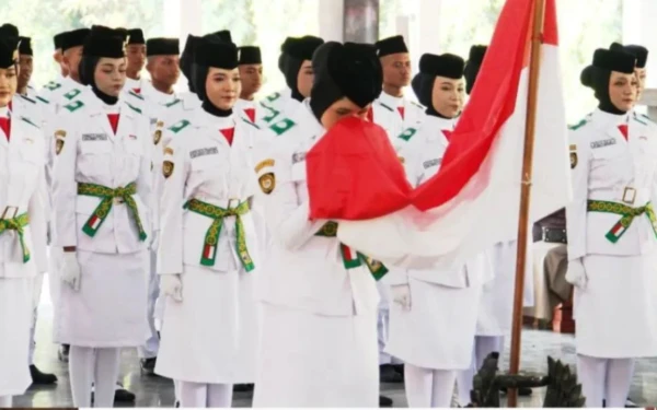 Thumbnail Berita - 75 Anggota Paskibraka Pemalang Resmi Dikukuhkan Bupati Anom Widiyantoro