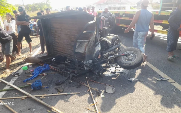 Thumbnail Berita - Kecelakaan di JLS Jember-Lumajang, Berikut Data Empat Pelajar yang Meninggal di Insiden Tossa vs Truk Tronton