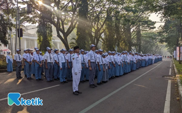 Thumbnail Berita - Lapangan Dipagari UM, SMAN 8 Kota Malang Upacara 17 Agustus di Jalan Raya