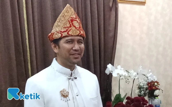 Thumbnail Berita - Wagub Jatim Emil Apresiasi Generasi Muda Meriahkan Perayaan HUT Ke-80 Kemerdekaan RI