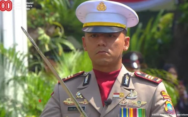 Thumbnail Berita - Sosok Raden Bimo , Kapolsek Batu Aji yang Jadi Komandan Kompi Paskibraka