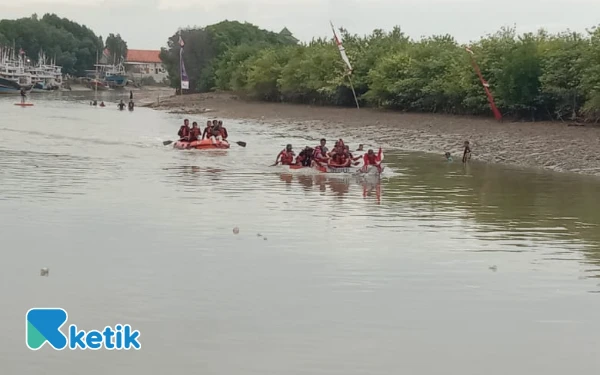 Thumbnail Berita - Lomba Dayung Warnai Perayaan HUT RI ke-80 di Kelurahan Banyuanyar Sampang