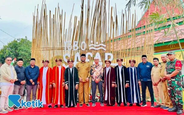 Thumbnail Berita - Festival Tobo-Tobo Safar: Jejak Adat, Identitas Kolektif, dan Kehadiran Bupati Halsel di Bobawa