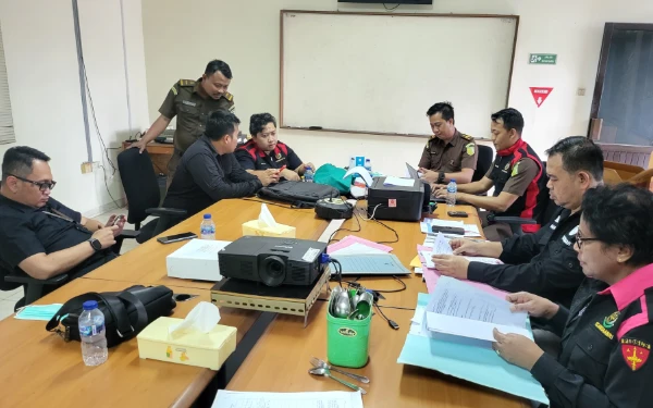 Thumbnail Berita - Kejati Jatim Bongkar Dugaan Korupsi Kepelabuhanan Probolinggo! Ini 4 Lokasi Penggeledahan