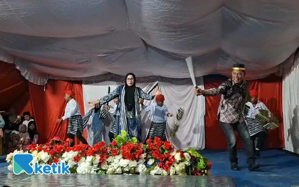 Thumbnail Berita - Camat Obi Barat Bersama Isteri Meriahkan Penutupan Lomba HUT RI ke-80 dengan Tarian Cakalele