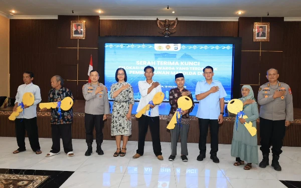 Thumbnail Berita - Penyerahan 5 Kunci Rumah Relokasi Warnai Tahap Awal Pembangunan Mapolda DIY Baru