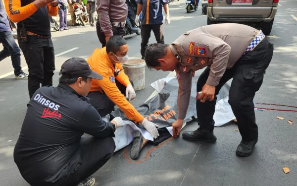 Thumbnail Berita - Gagal Nyalip, Remaja Putri Asal Sidoarjo Tewas di Jalan Raya Bratang Binangun Surabaya