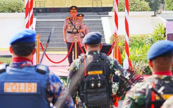 Thumbnail Berita - Kapolri Pimpin Upacara Hari Juang Polri dan Resmikan Patung M Jasin di Surabaya