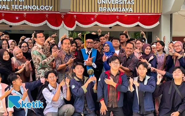Thumbnail Berita - Diiringi Arak-Arakan Mahasiswa, FTP UB Sambut Meriah Pengukuhan Prof Kiki Fibrianto