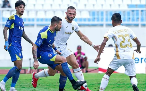 Thumbnail Berita - ‎Arema Fc Taklukkan Bhayangkara FC di Kandang dengan Skor Tipis