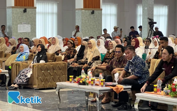 Thumbnail Pelantikan di Hadiri Wakil Bupati Halmahera Selatan Helmi Umar Muchsin beserta Ketua Gabungan Organisasi Wanita (GOW) Mardiana Helmi staf ahli dan sejumlah Pimpinan OPD (Foto: Mursal/Ketik)