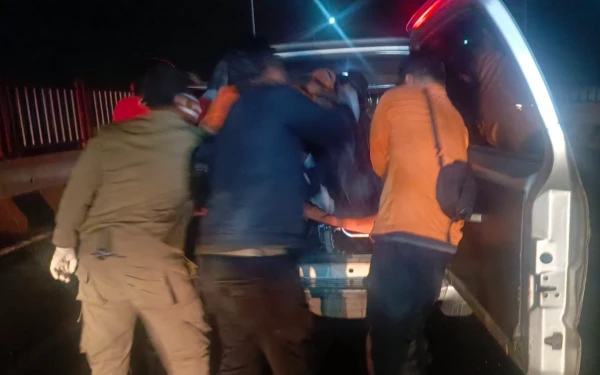 Thumbnail Berita - Hantam Pembatas Jalan, Warga Jagalan Surabaya Tewas di Tengah Jembatan Suramadu