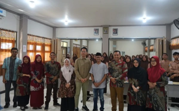 Thumbnail Berita - Fakultas Vokasi UNAIR Gelar Program Penguatan Kewirausahaan di SMK Yannas Husada Bangkalan