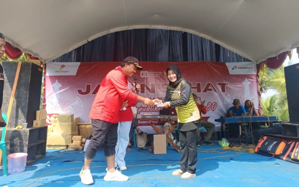 Thumbnail Berita - Peringati HUT Ke-80 RI, Warga Banyuurip Tuban Kompak Gelar Jalan Sehat dan Lomba Agustusan