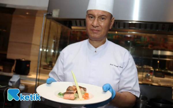 Thumbnail Berita - Lezatnya Kreasi Fusion Opor Salmon, Kuliner Lokal Cita Rasa Internasional