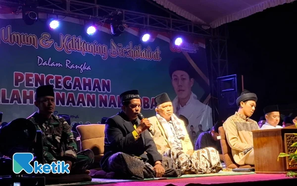 Thumbnail Berita - HUT ke-80 RI di Desa Kalikuning Pacitan Diperingati dengan Pengajian Akbar dan Shalawat