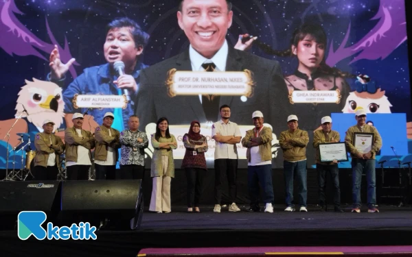 Thumbnail Berita - Unesa Sabet Rekor MURI Berkat Aksi Peduli Lingkungan 19 Ribu Mahasiswa Baru