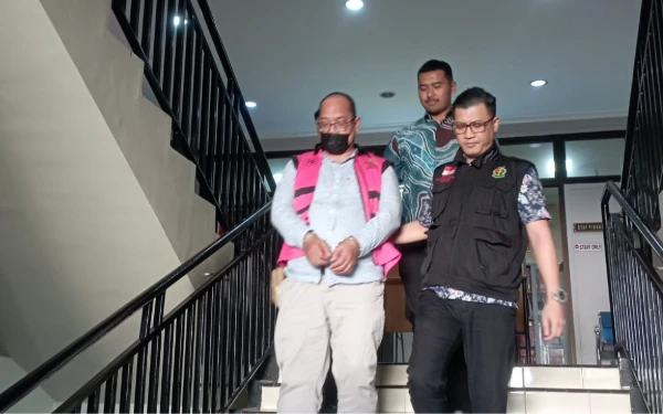Thumbnail Berita - Kejari Surabaya Tahan Tersangka Korupsi Aset PT KAI, Negara Rugi Rp4,7 Miliar