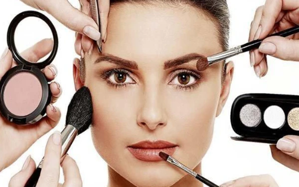 Thumbnail Berita - 5 Tips Agar Make Up Karnaval Awet Seharian, No Luntur Luntur!