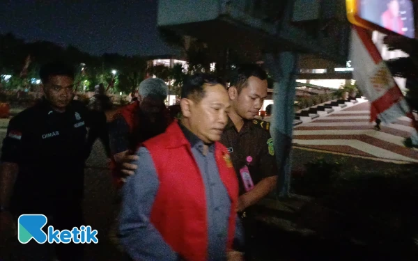 Thumbnail Berita - Ditahan Kejati, Mantan Pj Bupati Sidoarjo Hudiyono Terjerat Korupsi Pengadaan Barang dan Jasa Dindik Jatim