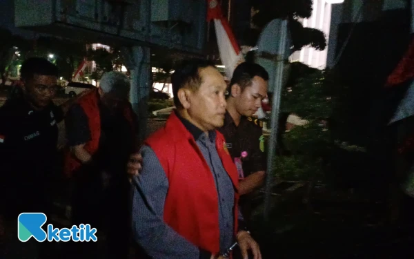 Thumbnail Berita - Terjerat Kasus Korupsi Pengadaan Barang dan Jasa Dindik Jatim, Begini Perjalanan Karier Hudiyono