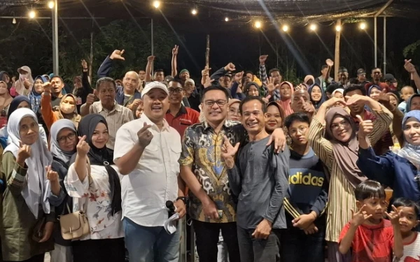 Thumbnail Berita - Sinergi Politik dan Ekonomi Rakyat, Golkar Surabaya Salurkan Beasiswa PIP di Warkop