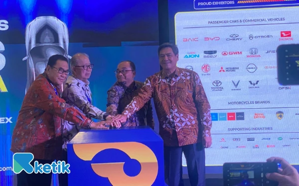 Thumbnail Berita - GIIAS Surabaya 2025 Resmi Dibuka, 7 Merek Baru Ramaikan Satu Dekade Pameran Otomotif