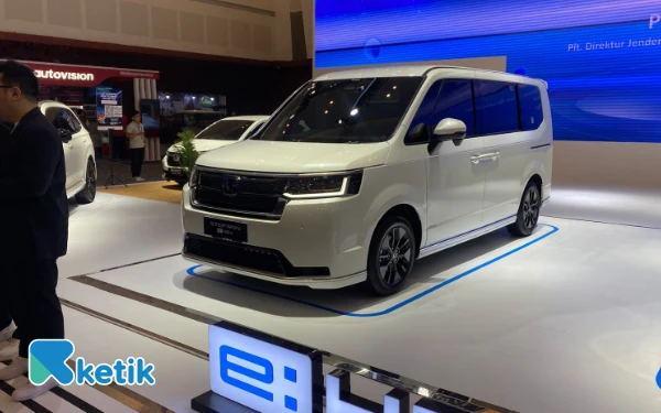 Thumbnail Mobil listrik terbaru milik Honda yaitu e:HEV memiliki kinerja mesin hybrid lebih dominan. (Foto: Shinta Miranda/Ketik)