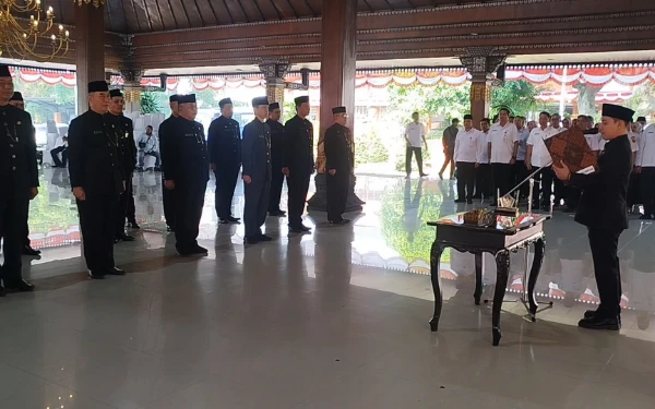 Thumbnail Berita - Perdana! Bupati Mojokerto Mutasi 16 Pejabat Eselon II, Ini Daftarnya
