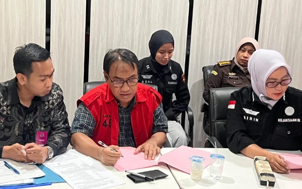 Thumbnail Berita - Eks Kabid DPUBMP Surabaya Segera Disidang Terkait Gratifikasi Rp3,6 Miliar