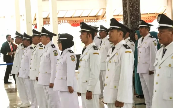 Thumbnail Berita - Ini Pesan Khusus Bupati kepada Kades di Bondowoso yang Baru Dilantik Kembali