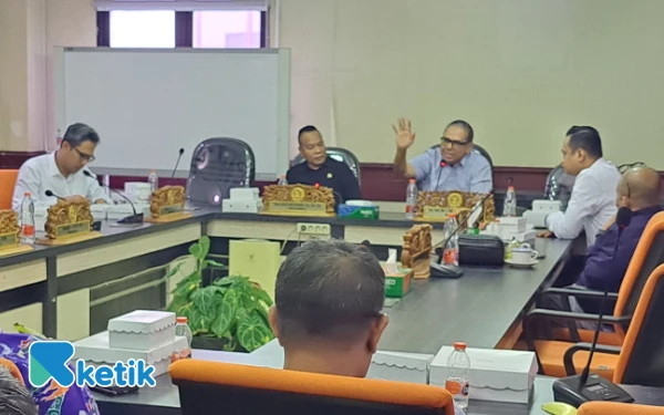 Thumbnail Berita - Usai Tenggelamnya Pengamen di Kali Jagir, Komisi A DPRD Surabaya Desak Regulasi Lebih Berpihak pada Anak Jalanan