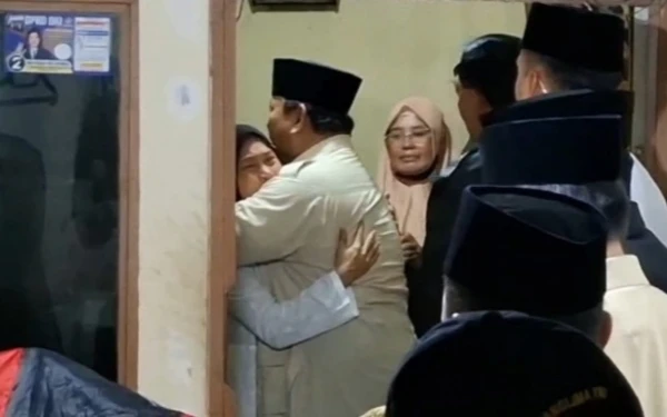 Thumbnail Berita - Presiden Prabowo Sambangi Rumah Duka Affan Kurniawan yang Tewas Dilindas Mobil Rantis