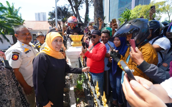 Thumbnail Berita - Usai Grahadi Didemo, Warga Surabaya Doakan dan Kuatkan Khofifah