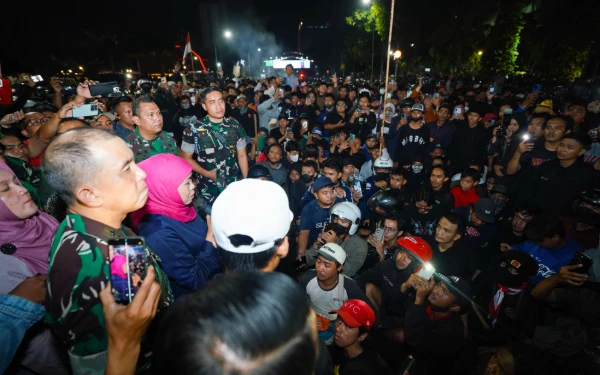 Thumbnail Berita - Gubernur Jatim Keluarkan SE Antisipasi Kekacauan, Petugas Berjaga di Obyek Penting