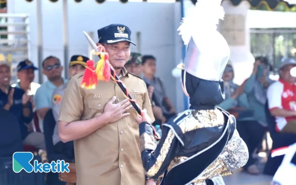 Thumbnail Berita - Lepas Parade Drumband HUT RI ke-80, Bupati Pacitan Dukung Jadi Ajang Pembinaan Atlet Berprestasi