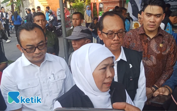 Thumbnail Berita - Sesalkan Pembakaran Gedung Grahadi, Gubernur Khofifah: Saya Yakin Pelakunya Bukan Orang Jawa Timur