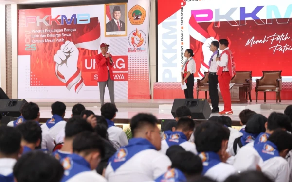 Thumbnail Berita - Merah Putih Mengakar, Patriotisme Berkobar! Untag Surabaya Sambut Mahasiswa Baru dengan Layanan Terpadu