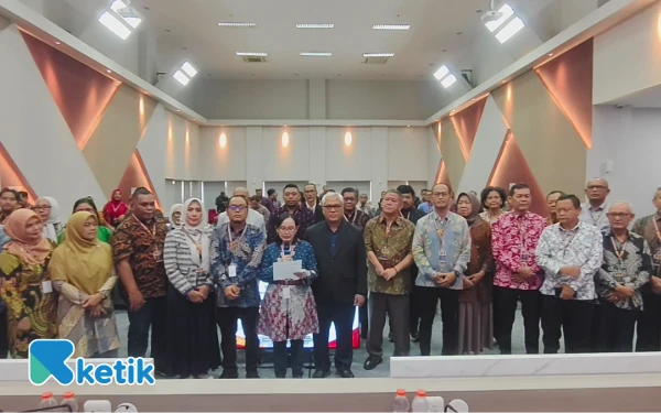 Thumbnail Berita - Dekan FH PTN Se-Indonesia Nyatakan Sikap atas Penangkapan Aktivis dan Kebijakan yang Tak Berpihak ke Rakyat