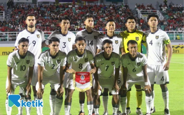 Thumbnail 11 pemain Timnas Indonesia U-23 sebelum bertanding melawan Laos. (Foto: Fitra/Ketik)