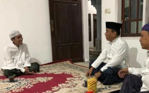 Thumbnail Setelah Viral dan Dapat Teguran PCNU Sampang, Kadisporabudpar Minta Maaf Soal Keterlibatan Waria Ikut Gerak Jalan