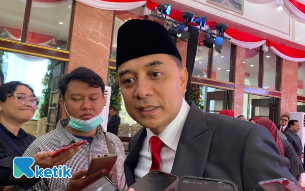 Thumbnail Berita - Hantam Budaya Flexing, Eri Cahyadi: APBD Surabaya Hanya untuk Rakyat Miskin, Bukan Liburan ke Luar Negeri!