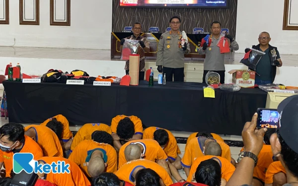 Thumbnail Berita - Polda Jatim Tetapkan 9 Tersangka Pembakaran Gedung Grahadi, 8 Pelaku di Bawah Umur