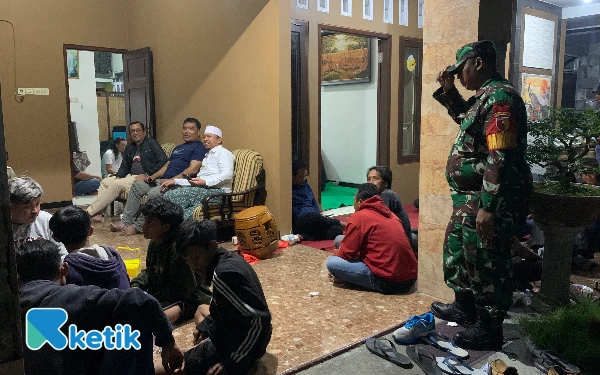 Thumbnail Berita - Tokoh Masyarakat Kadiyono ‘Tonyok’ Bentuk PAM Swakarsa: Warga Harus Kompak Jaga Kota Blitar!