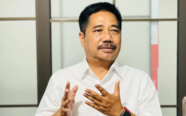 Thumbnail Berita - Dosen Unair Kritik Keras Komunikasi Pejabat Publik: Lebih Suka Menggurui daripada Mendengar