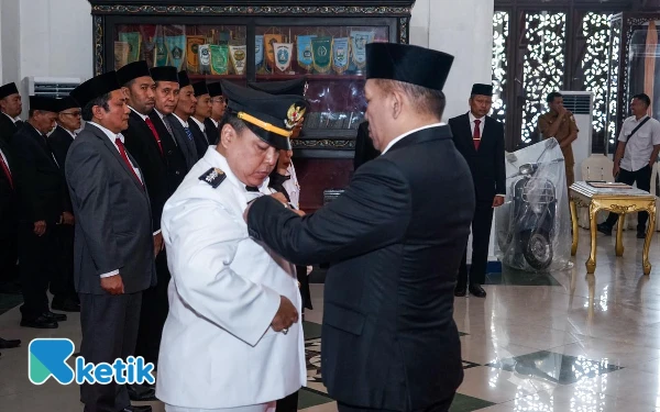Thumbnail Berita - 32 Pejabat Pemkab Sampang Dirotasi, H Slamet Junaidi Tekankan Integritas dan Profesionalisme